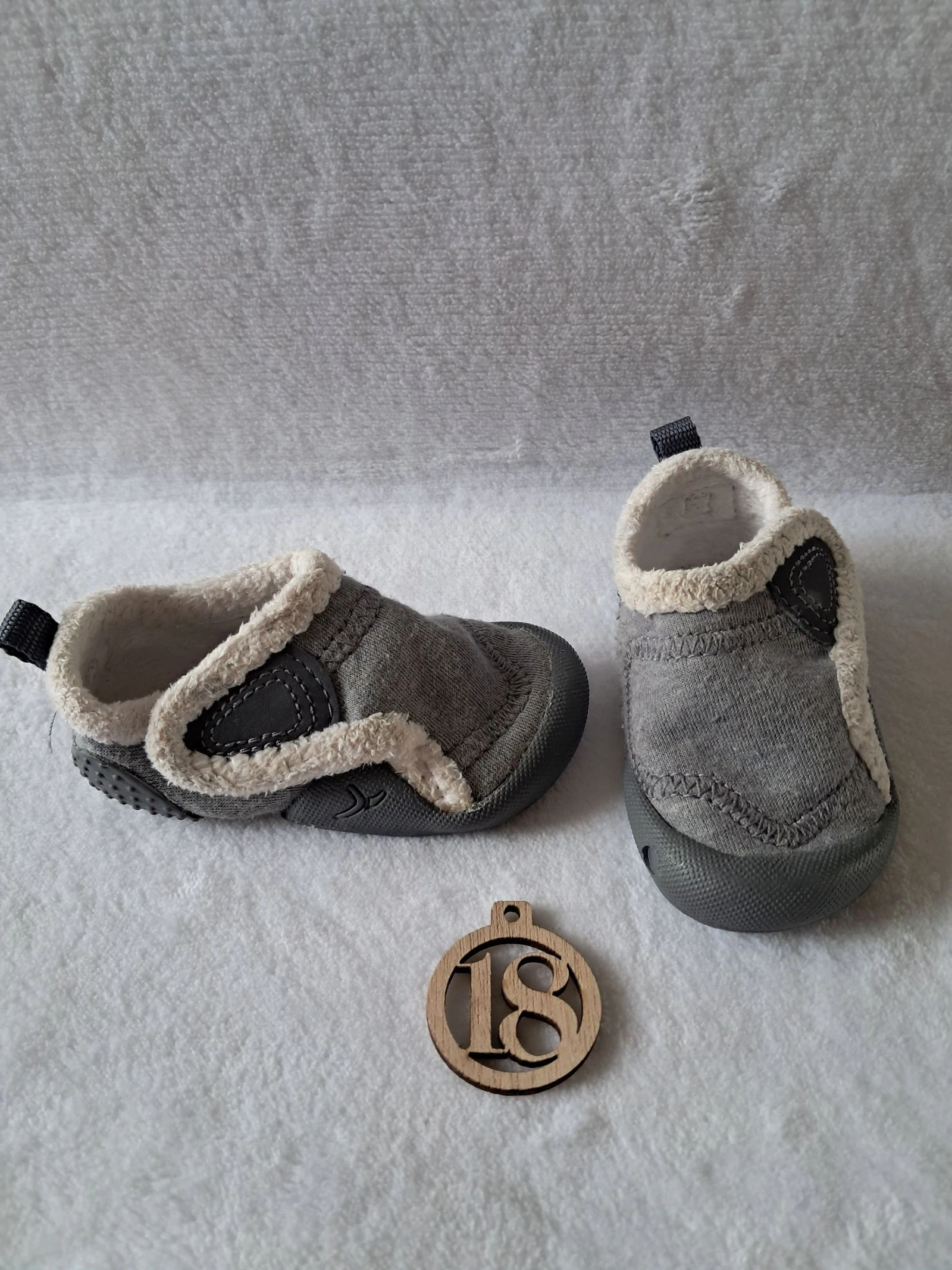 Chausson gris pointure 18